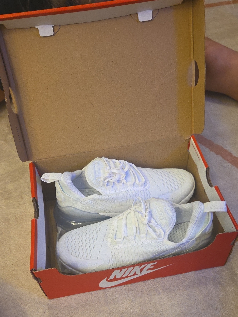 NWT Nike Kids Airmax 270